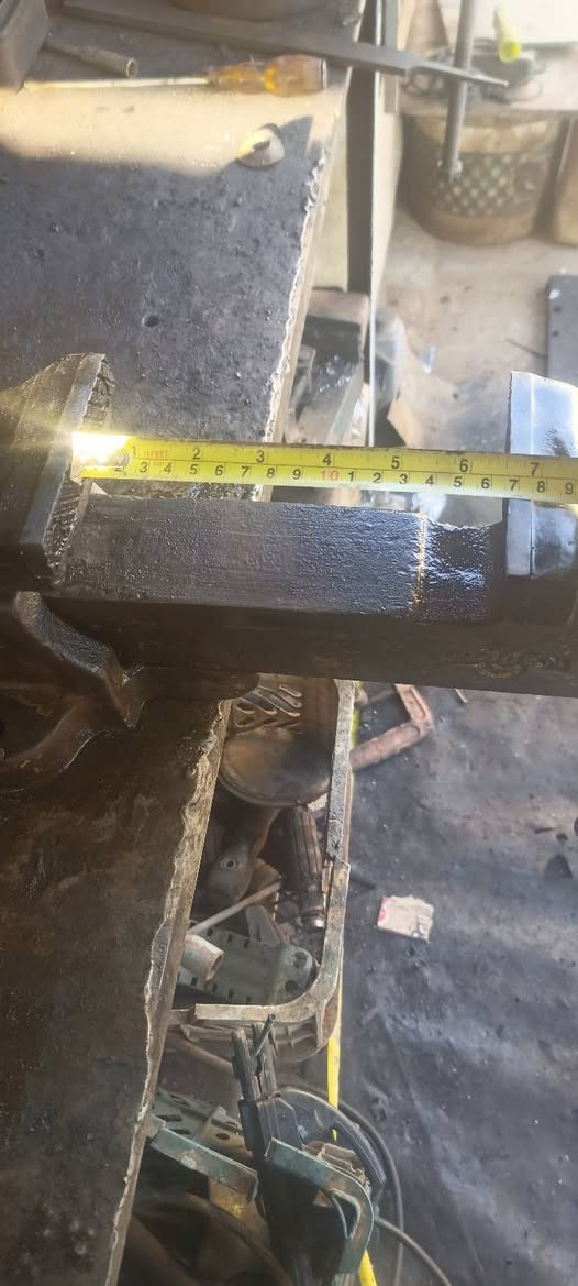 سلام عليكم منكنه حديد نكليزيه 
تفتح 17سانتيم 
عرض فج 10سانتيم 
*********** بي واتساب
