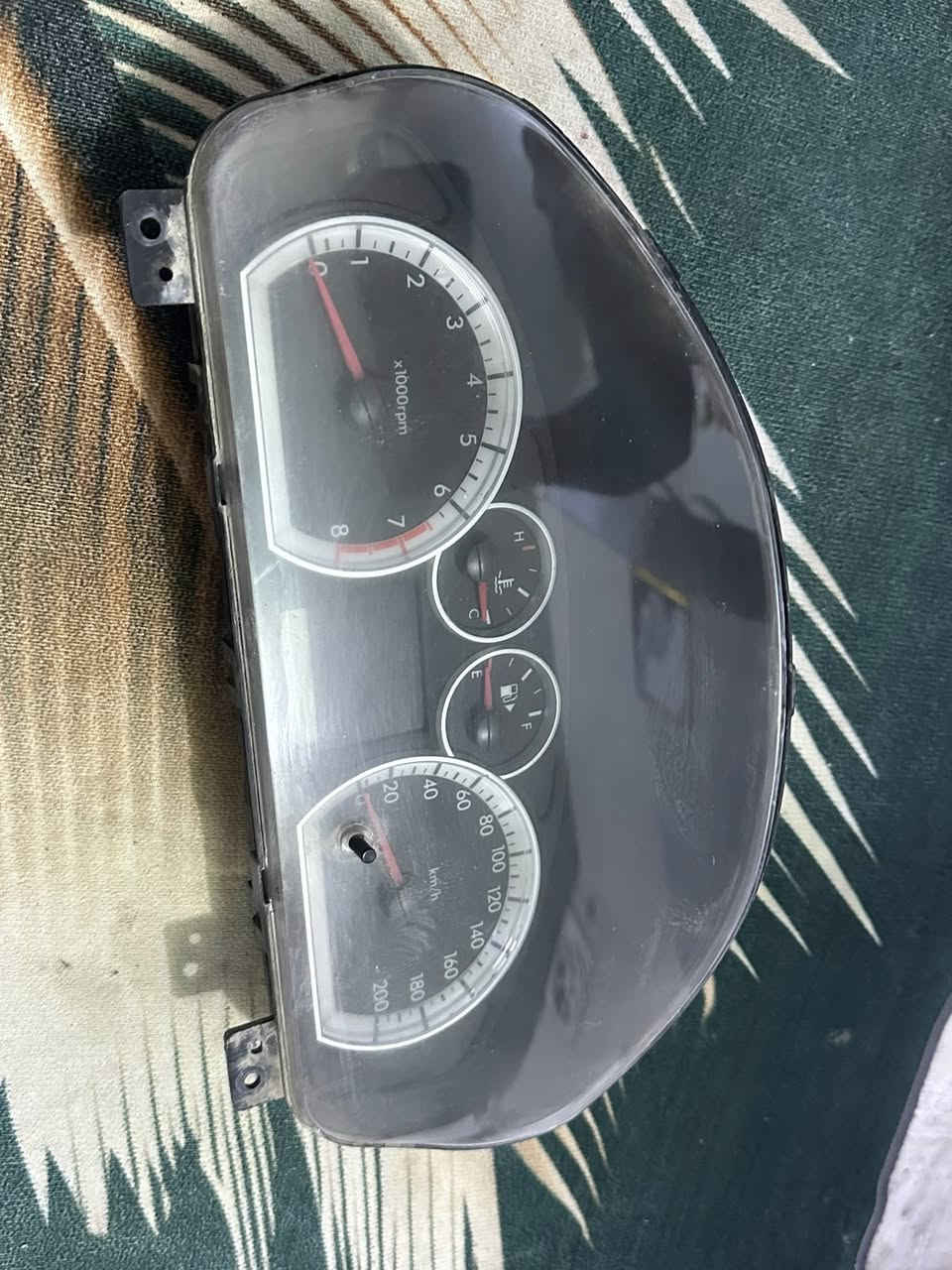 السلام عليكم 
غراض افيو للبيع خليجي 
كيجات 
ساعة
مراية 
***********
*********** واتساب
