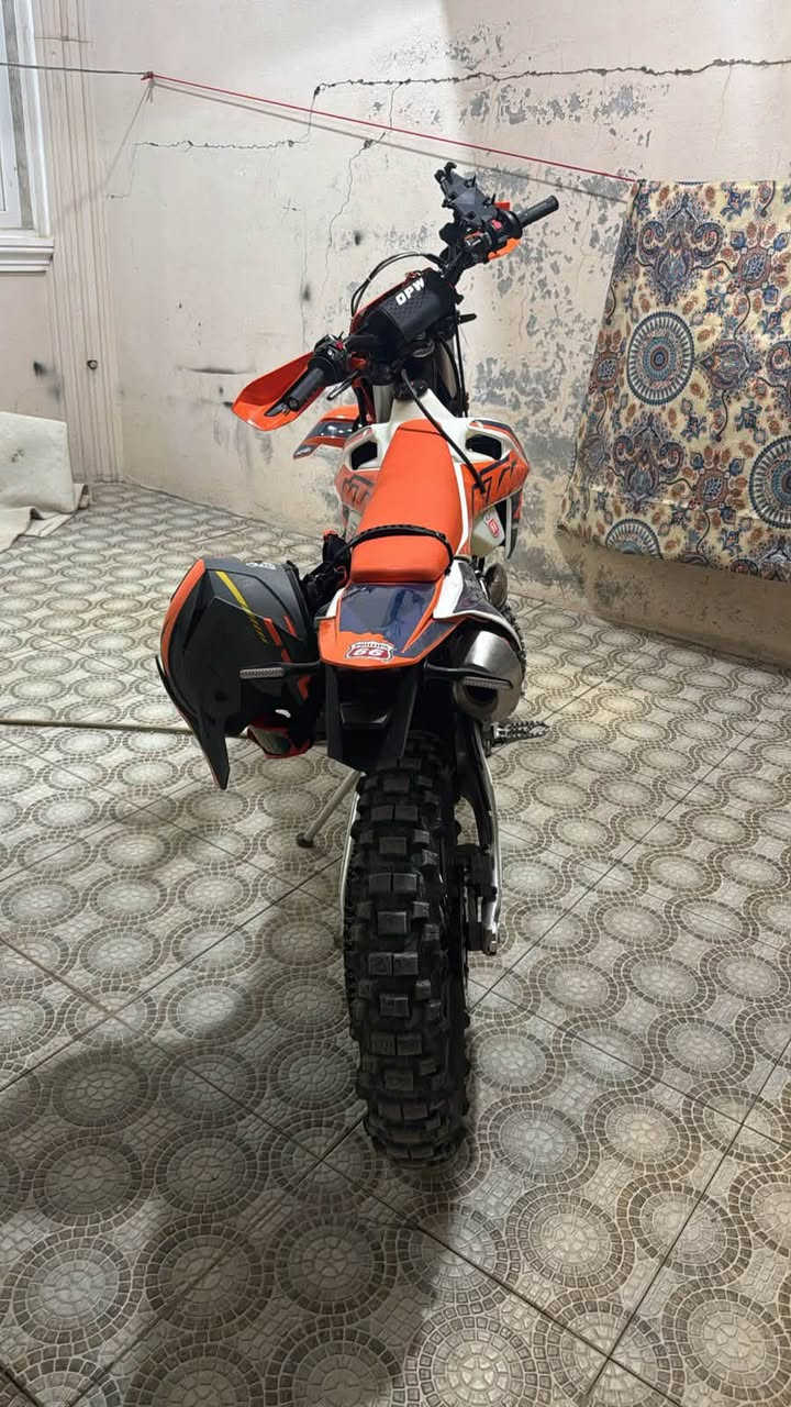 سەرەتا سڵاوی خواتان لیبیت ئەم KTM هەیە بۆ فڕۆشتن ماتۆڕە کە بیحەیبە ٢٠٢٥  مەکینەی ٢٥٠cc ماتۆڕەکە وەرگەڕاو نییە هەموو گیانی بەشەرتە دیشلەکانی گۆڕاوە گشت گیانی بەسشەرت ئەدەم بۆ زانینی نرخ پەیوەندی بەم ژمارەیە بکەن ***********
