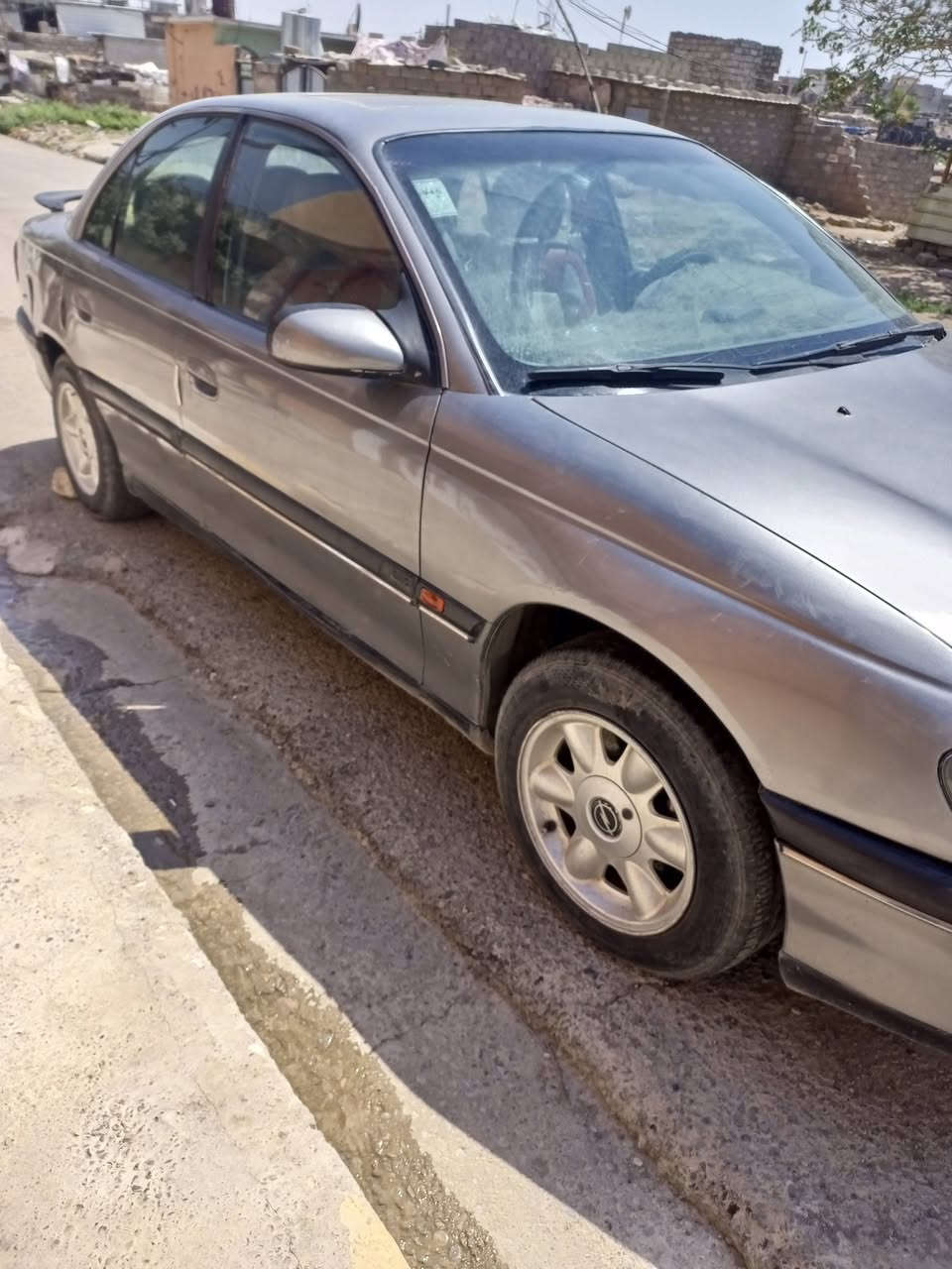 السلام عليكم اوبل بزون للبيع موديل 94 گير عادي مكينة محورة مال فكترا حجم 20 محرك تعبان السعر 30 وبيها مجال مكان السيارة الجانب الايمن حي المأمون رقم الموبايل ***********
