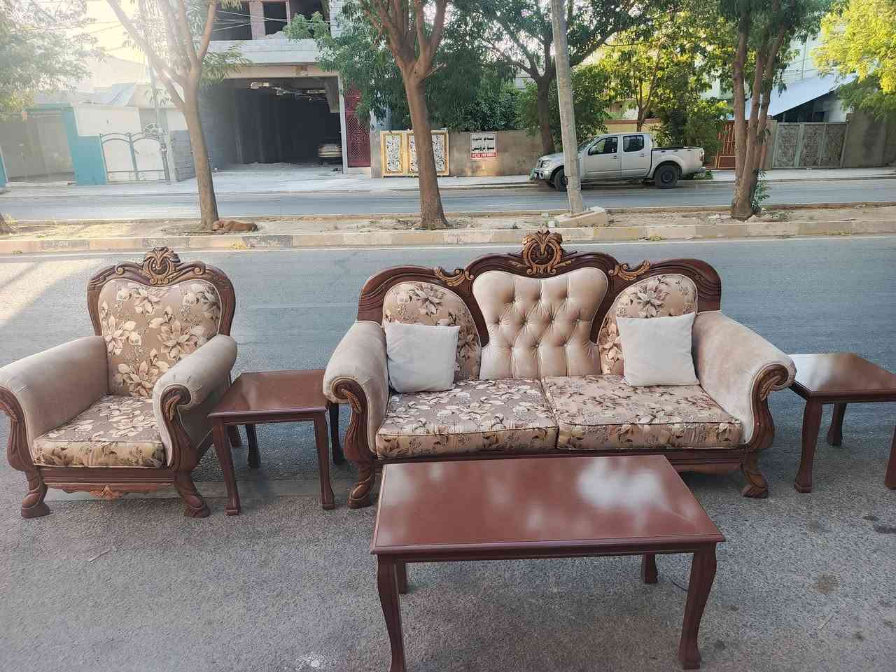 سلاوهاورییان
ئە م تاقمە کلاسیکە بۆفرۆشتن
10نە فە رییە  تورکی ئە سلییە دارکویزە
لۆک لۆکە بە لۆکی ماوە تە وە وە ک شوشەوایە
5تەپلە ی خۆی لە کە لە
ژ.م***********
شوین.کەلار

