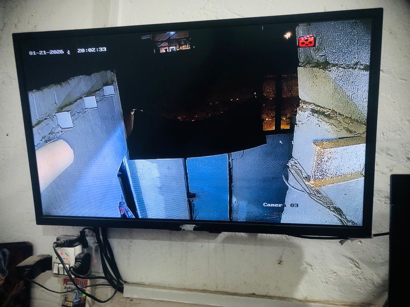 سلام عليكم كامرات مرقبة 
جداد غير مستختمات صوره وصوت 18فلاش  عداد الكامرات ذنين سعر الوحده 15الف 