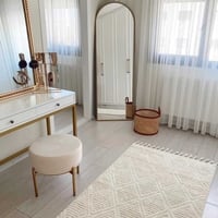 مرايا • ٥٠×١٦٠ • أبيض أسود ذهبي