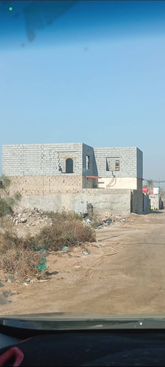 بيت للبيع الجزيرة باب الهوه  بلرابعه  قرب سلمان المحمدي  لقاط لأول كامل نقص بس سقف ثانوي ولسراميك متسوك موجود بس يطلع لخلفه يشتغله  الك لقاط لاول غرفتين كبار وديوانيه ومطبغ وصحيات ولقاط الثاني بس هيكل مامسكوف بي 3غراف كبار وصاله جبيره وحمام وتواليت سوه سعر البيت 62وبي مجال اذا شراي جاد ***********
