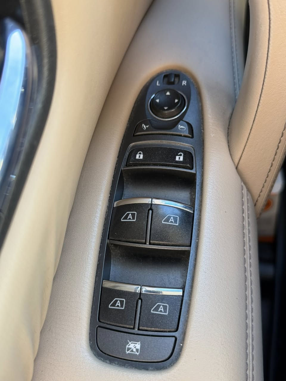 نيسان ارمادا SL2021 فووول مواصفات
بسعر جدا مناسب بلاش ارخص ارمادا بهل موديل وبهل نظافة 
عداد المسافة :72mill
محرك V8:5600
مقاعد تدفئة وتبريد 
كشنات جلد
داخل صاج
شاشة كبيرة 12.3 انج
ابل كاربلي واندرويد اوتو 
تشغيل عن بعد 
فتحة سقف
رادار امامي خلفي 
مانع تصادم 
حساسات امامية خلفية
كامرات 360
مثبت سرعة ذكي 
السيارة بحالة الوكالة وجاهزة من كلشي كير ومحرك وحدادية وتبريد ثلج
حادث سيارة جدا خفيف فقط جاملغ خلفي 
وبالعافية على الي تكون من نصيبة
لاستفسار اتصال على ***********
