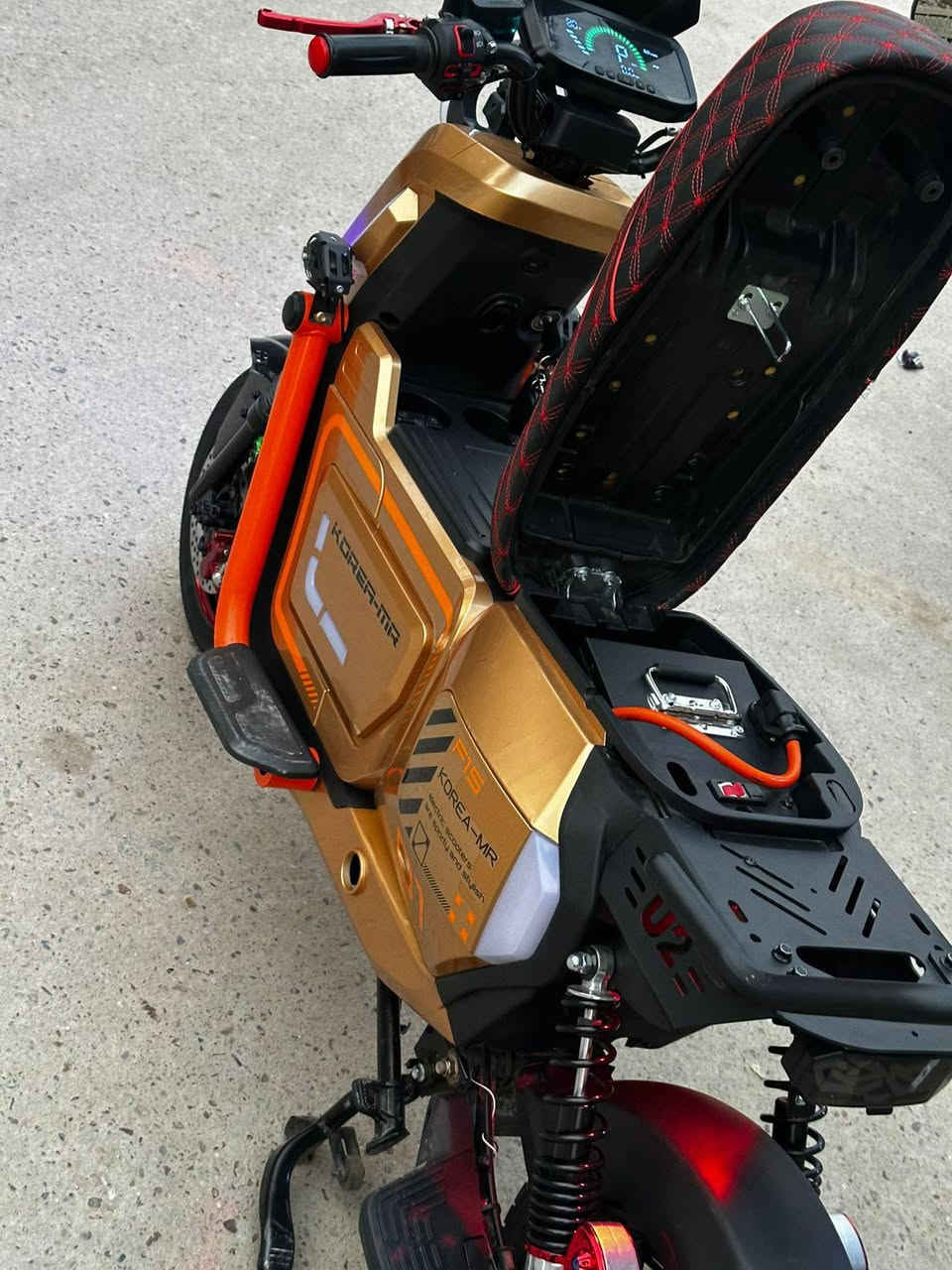 السلام عليكم اخوان  
دراجه جي تي ليثيوم للبيع 
30 امبير 72 فولت دراجه ملف 2000 الدراجه حيل جديده تقطع مسافه 70 كيلو  عداد السرعه 99 
السعر 850 وبيه مجال 
مكاني بغداد الزعفرانيه
للأستفسار اتصل 
***********
