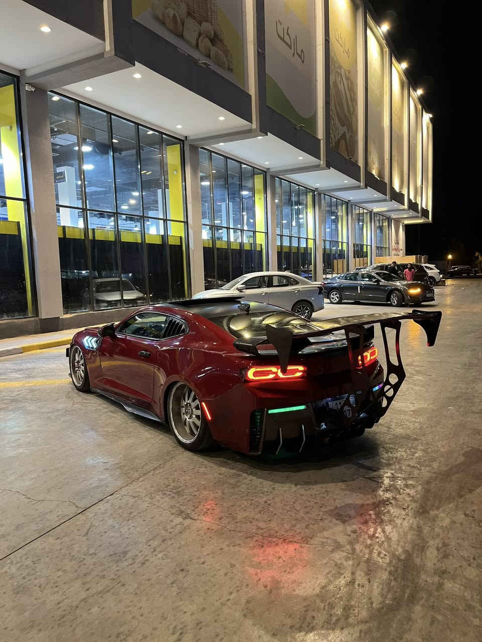 سلام عليكم شباب  2016 V6 فول تزويد وفول مواصفات للمراوس فقط شعندك مراوس نتراهم عليها  حادث خفيف جدا. ***********
