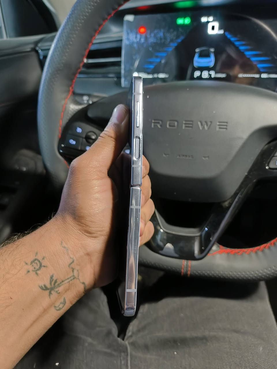 سامسونك Z فلب  فور مو ثري ذاكره 256 شرق اوسط دبل خط مو تك الجهاز فقط بي نقطه موضحه بل منشور ما امئثره عل لمس ابد والجهاز من وكع ما ينفتح بل صوره الصحيحه والباقي مكفول السعر 175 سعره بلاش والله بس محتاج فلوس
مكاني بغداد حي الاعلام شارع البداله 
***********
