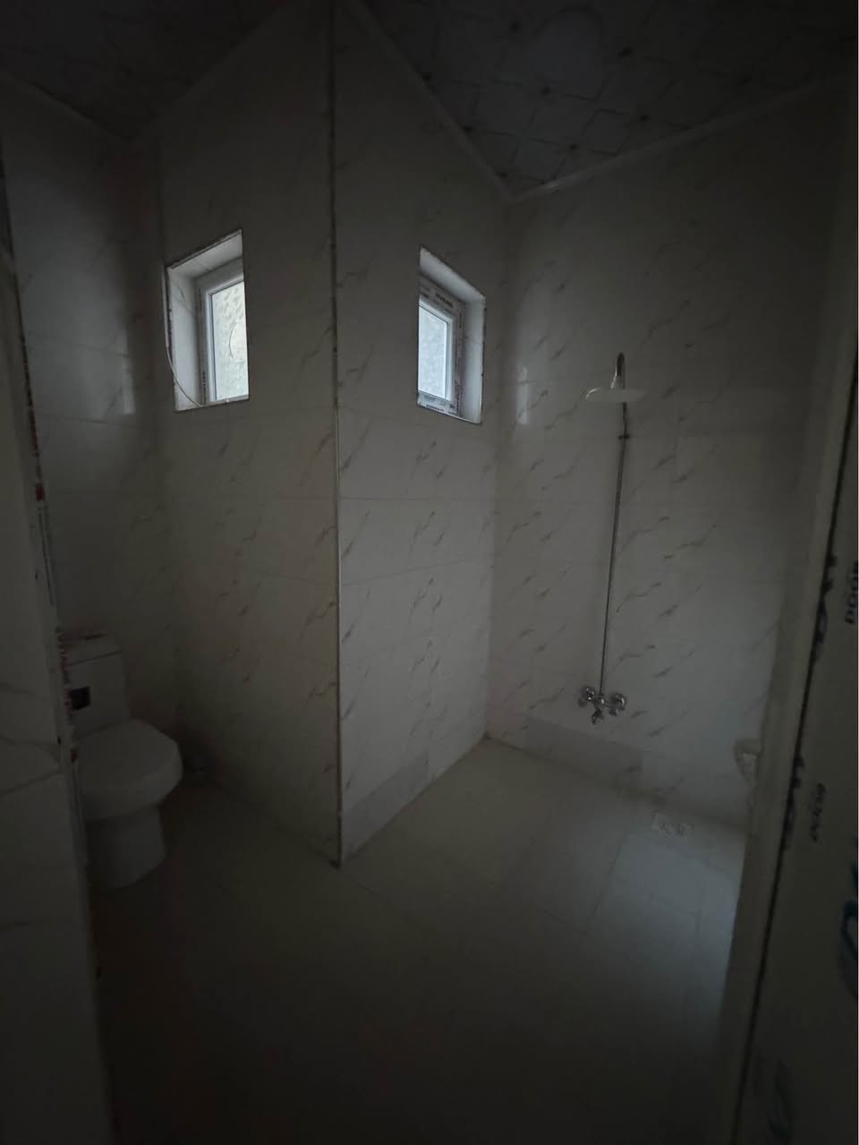 � للبيع بيت في خانقين داره كناره 🏡

فرصة مميزة لامتلاك بيت في موقع هادئ داخل مدينة خانقين.
البيت مناسب للسكن

تفاصيل البيت:

 • 🛏️ غرفة نوم عدد (1)
 • 🛋️ صالة صغيرة
 • 🍽️ مطبخ
 • 🏠 استقبال
 • 📐 مساحة البيت: 100 متر مربع

البيت مرتب وصالح للسكن، ومناسب لعائلة صغيرة أو شخص يبحث عن بيت عملي.

📞 للاستفسار والمزيد من التفاصيل يرجى التواصل خاص أو عبر الهاتف.*********** خناقين, ديالى
