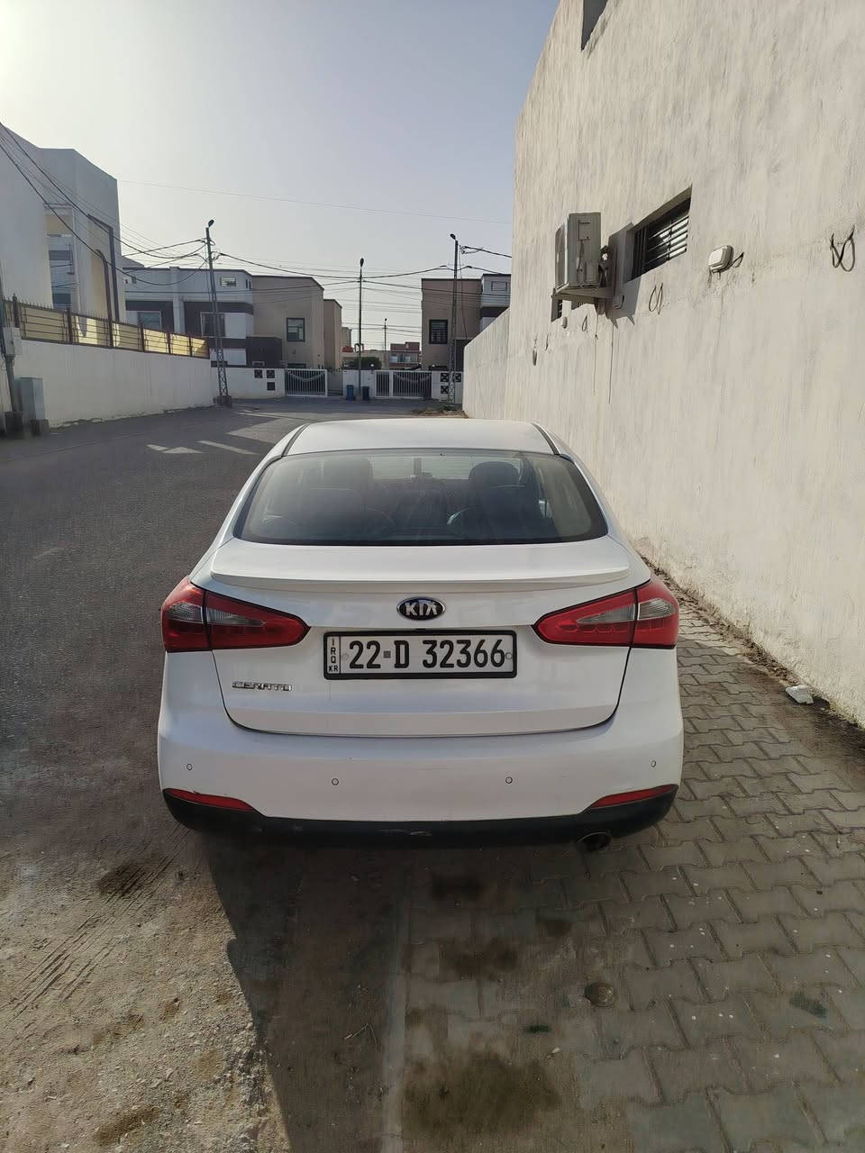 سلام عليكم سيراتو مديل 13 شكل 14
فول مواصفات عده البصمه سياره جديده ماشيه 163 km رقم انكليزي 
تخم تاير حداديه جديده كير ومحرك وتبريد مكفول 
سونار موجود وي صور فقط جاملغ خلفي سياره جاهزه مال جناي  السعررر 118 وبيه مجال بسيط
مكان النجف *********** اتصال فقط
