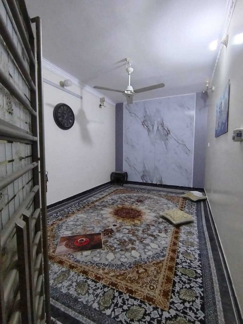 على بركة الله ورسوله صلى على محمد وال محمد 
بيت للبيع بل قاطع مجاور الحاج حمزه ابوصيل 
المساحة 130متر الواجهه 6:30 متر البيت مطلوب للاسكان 30 مليون البيت طابقين  الطابق الاول غرفه زائد صاله مطبخ براني الطابق الثاني غرفتين وصاله الاستفسار الاتصال على الرقم

***********
