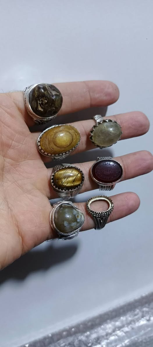 سلام عليكم
للبيع او مراوس حسب القناعة خواتم فضة واضحات احجارهم قديمة داودي سلطاني معروف شغله عكد لسان، وسليماني مصور عطف ودر نجف وعقيق عين الامام علي عليه السلام اليعجبك خذ سكرين وراسلني عالخاص


**إذا كنت صاحب هذا الإعلان وتريد حذفه لأي سبب، رجاءا أرسل رسالة إلى الدعم الفني**