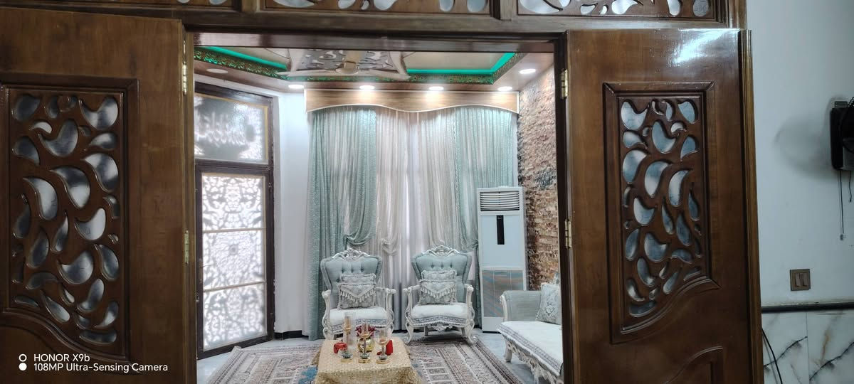 للبيع دار طابو صرف حي الشهداء ثالث عقار عن شارع الطهمازيه المساحه ٢١٠م يحتوي على اربع غرف نوم صاله مطبخ كلدور عدد ٢ جاهز اتصال ***********
