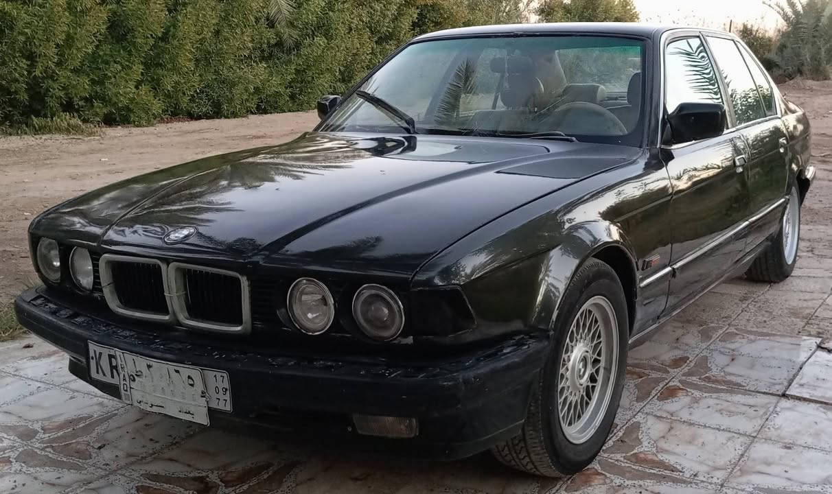 سلام عليكم 
بي ام 735 مفتوح 
موديل 1992
رقم بغداد مشروع وطني 
مصبوغ عام جماليه 
بدون خياس 
كير ومحرك بلاد 
 تبريد شغال 
كشنات كهرباء
ويل خليه تخم تاير جديد
بجم عريض 
السعر 34وبيهه مجال 
المكان بابل المسيب 
الاتصال ***********
