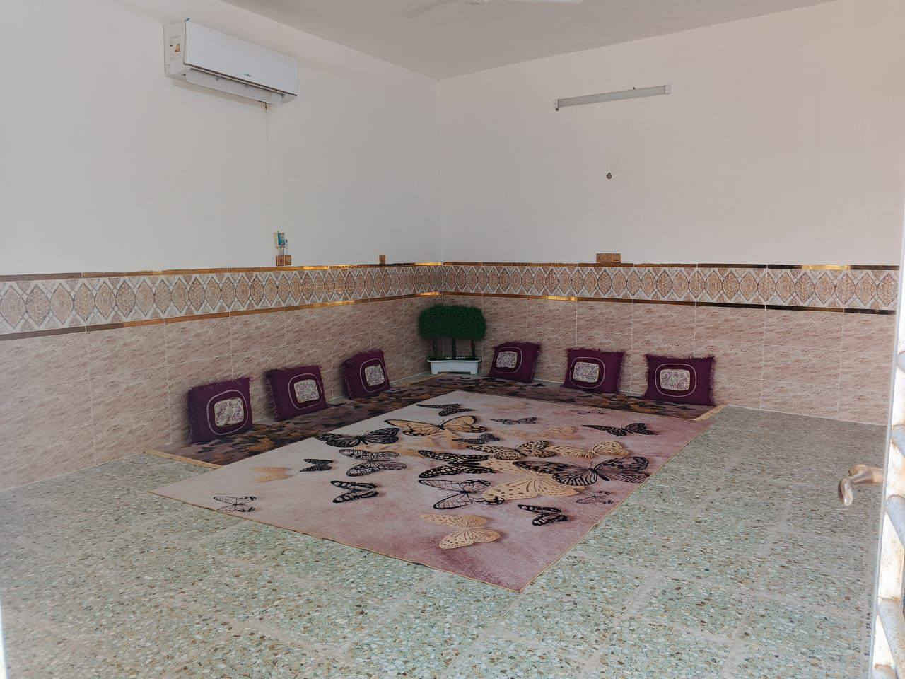 السلام عليكم بيت للبيع في منطقه الجزيره السياحيه في بغداد ***********
