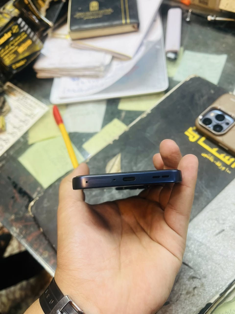 السلام عليكم جهاز OPPO وبو رينو 15 أف فايف جي للبيع نضيف جدا صار عشر أيام مفتوح من الكارتون كامل ملحقات ذاكرة ٥١٢ السعر ٥٣٠ العنوان بغداد الرشاد الرقم ***********
