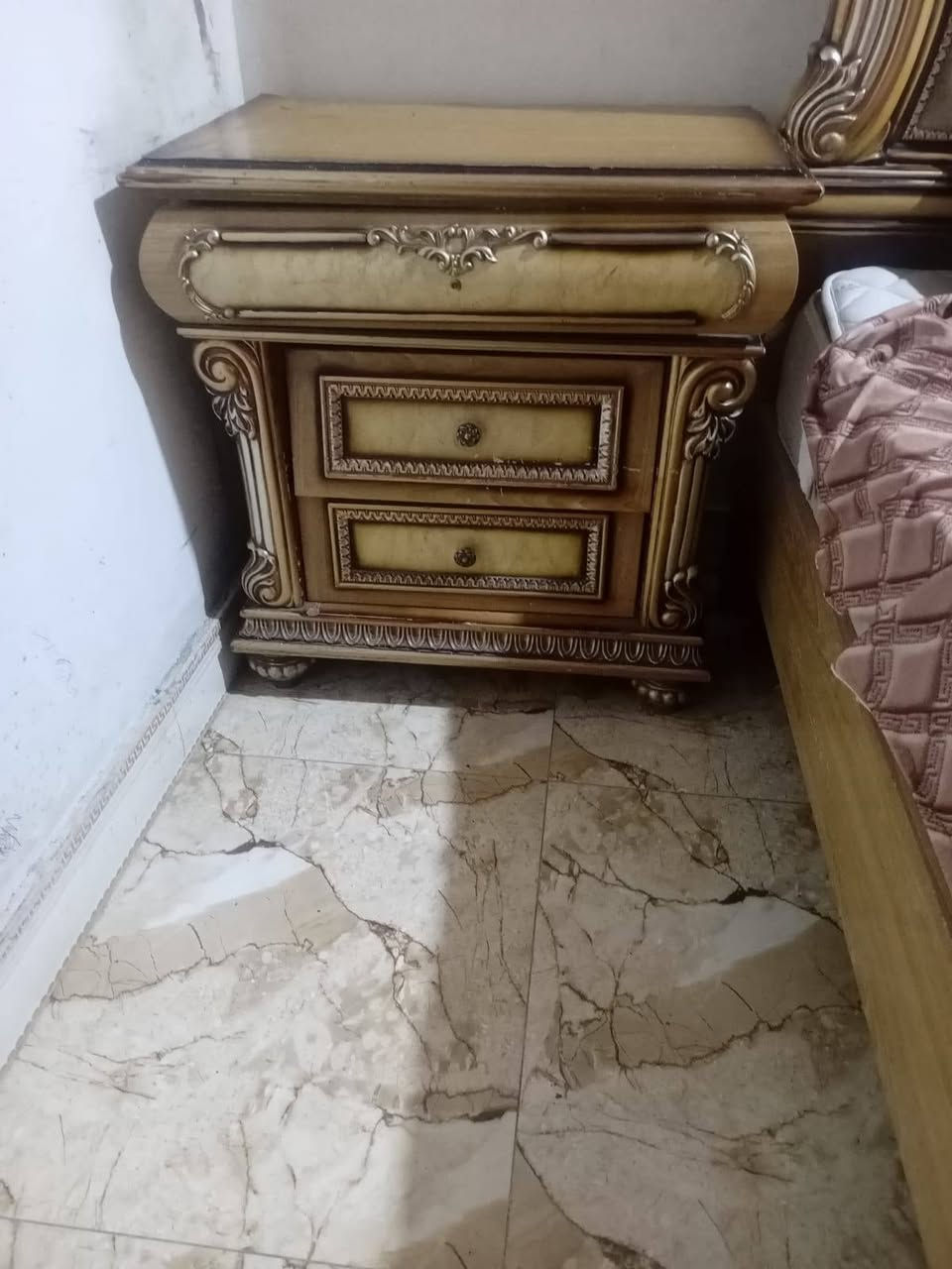 السلام عليكم غرفه ماليزيه للبيع النضافه 85بالميه السعر 375وبيه مجال قليل 
المكان البصره الحيانيه قرب شارع القائد   رقم الهاتف ***********   مكلف بالنشر
