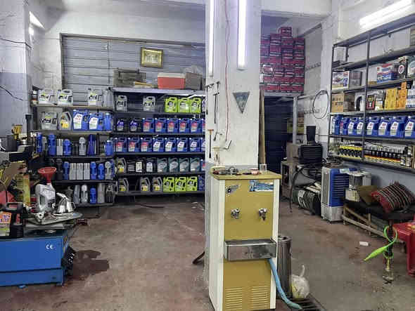 ‏سلام عليكم محل للبيع كامل بس تجي تفتح مكان بغداد الشعب شارع الصحة المحل موسى القفل إيجار الاستفسار على هذا الرقم ***********￼
