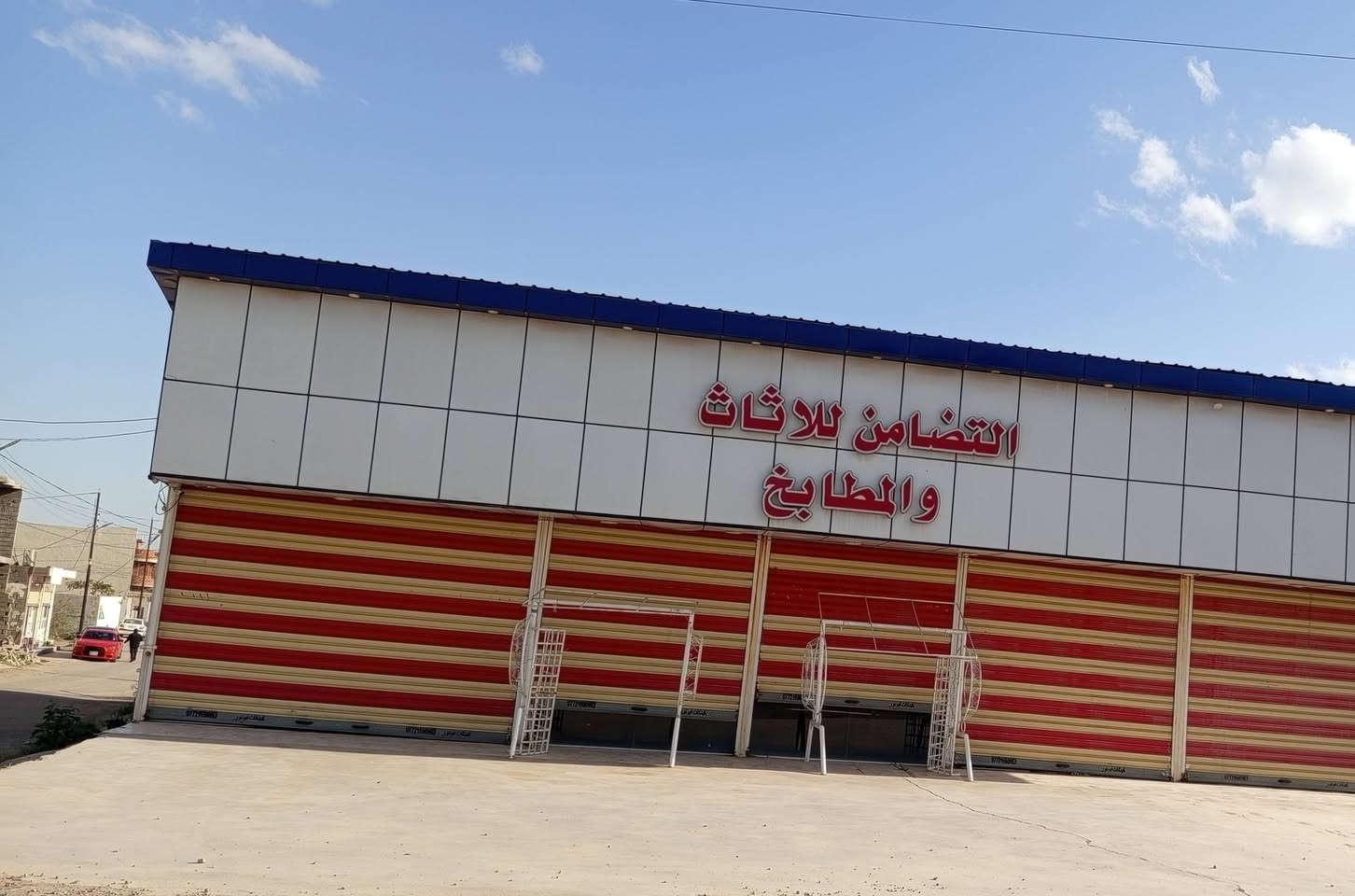 مشتمل 100م للبيع طابقين بناء حديث طابو زراعي سند 25 مكاتبه ووكالة تبليط وماء وكهرباء وإنارة وخط مولد استقبال وصاله ومطبخ داخل الصاله وغرفة نوم وصحيات داخليه وخارجية  الثاني غرفتين نوم وصاله وصحيات الثالث بيتونه السعر 95 مليون وبي مجال للشراي تقاطع القدس مقابل مستشفى الجديد فرع التضامن للاستفسار خاص او ***********
