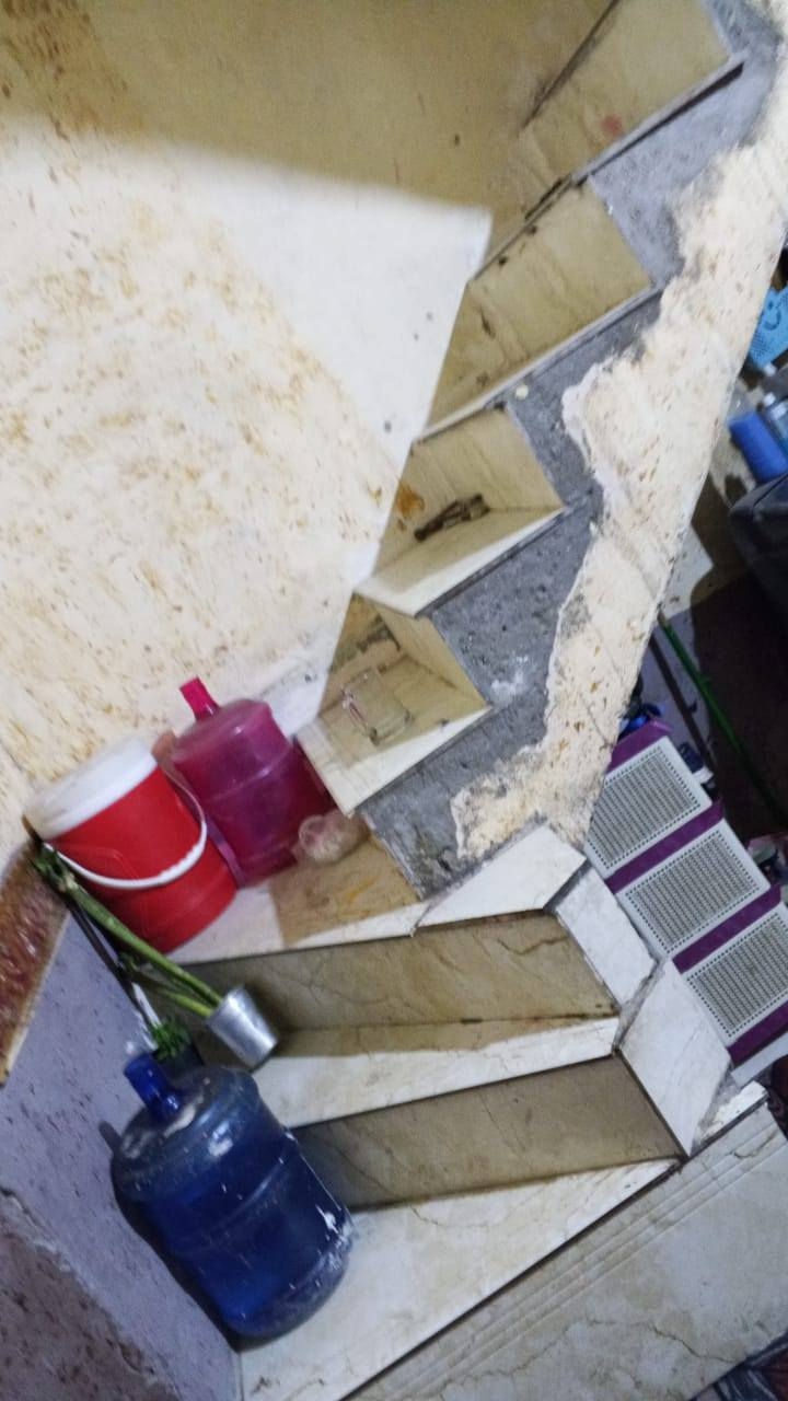 بيت لبيع مساحته 50امتر طابق ونص الشبانات البزل الثالث قرب مدرسه الايتام سعر 22مليون قفل 
***********
