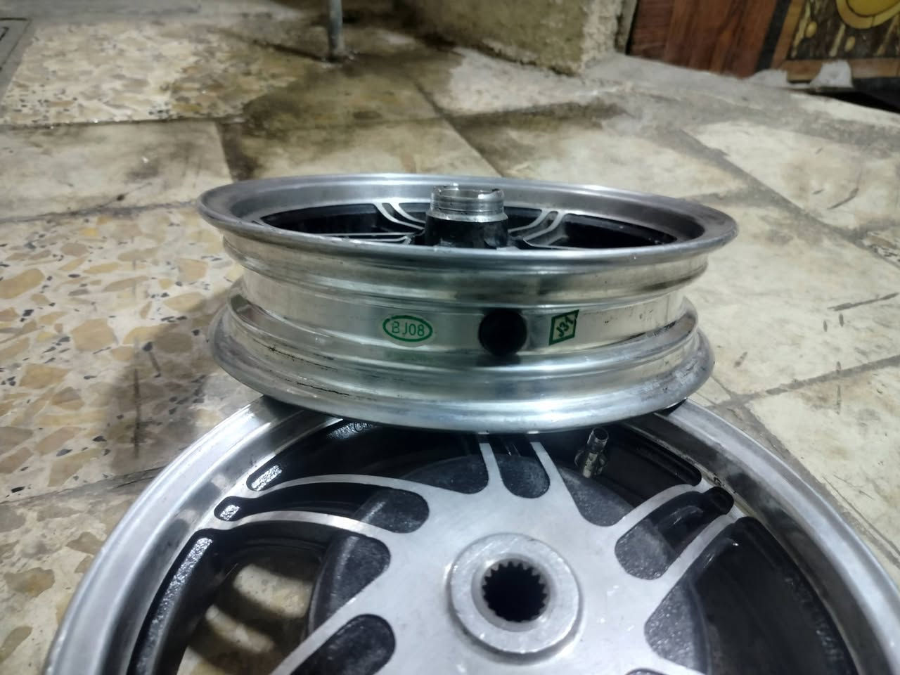 السلام عليكم ويالة نجمة مكفول من كلشي سعر 225  مدينة الصدر ***********
