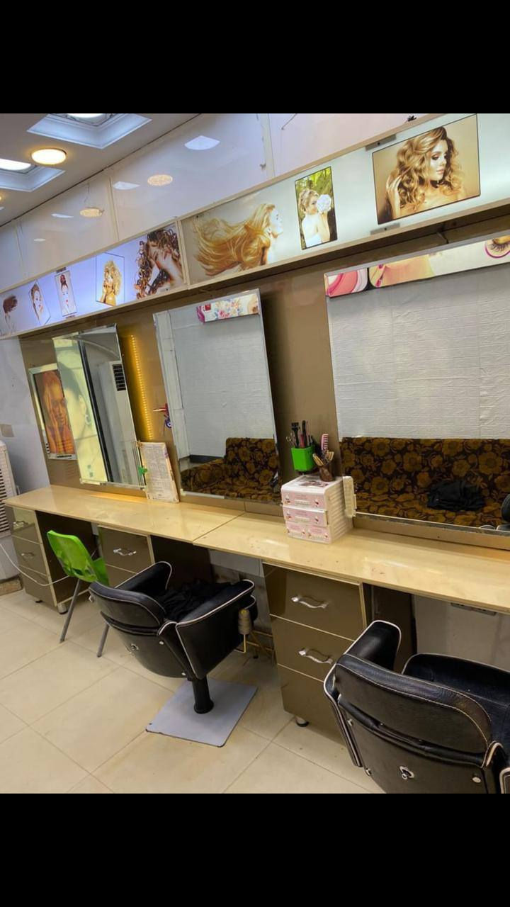 السلام عليكم....ميز حلاقة تفصال درجة اولى للبيع عمل درجة اولى....قاعدة الميز مرمر....معلومات الاتصال ***********
