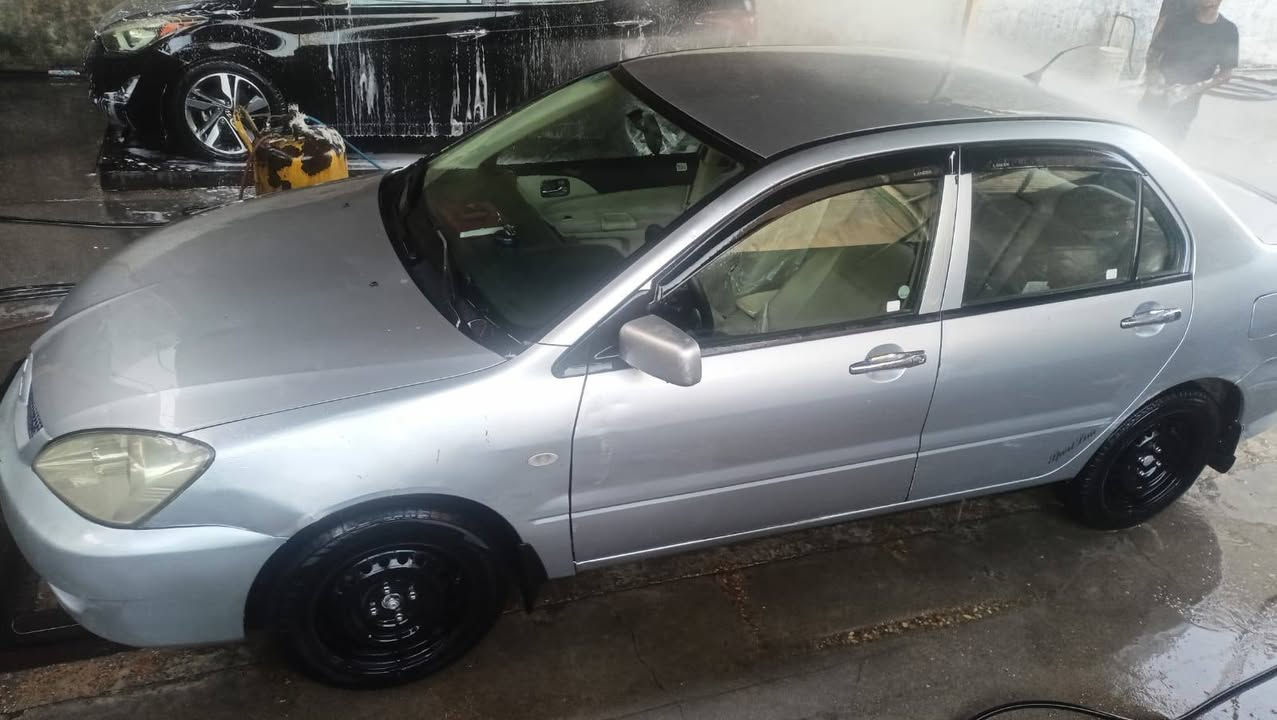 السلام عليكم لانسر موديل 2010 شاشه كامره سياره جاهزه تبريد تايرات صدر حديد  باتري جديد مكينه 2000قبق اسود كير اتو بسمي سنويه ساقطه بشهر 2025/10/27 تحويل مباشر رقم  بغداد *********** ممتواجد ع الفيس السعر 82 وبيهه مجال قليل
