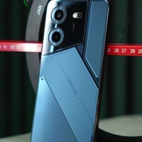 عندي جهاز تكنو بوفا 5 ذاكرة256 بطارية 6000mAh رام 8*8 و 120 هرتز ويدعم...