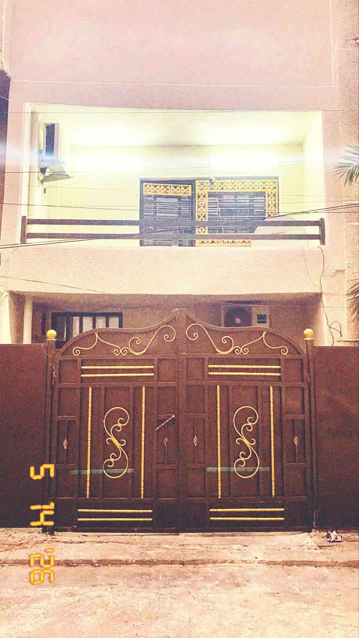 السلام عليكم دار للبيع المساحه 62 ونص الواجهه 5 زال 12:30 طابوا ملك صرف العنوان نهايه حي الشباب مدخل جامع علي السجاد يفصل بين حي التعليم ونهايه حي الشباب يحتوي الدار على هول ومطبخ وخدمات بطابق الاول طابق الثاني يحتوي على غرفتين نوم وسطحن الاستفسار على الرقم ***********.
