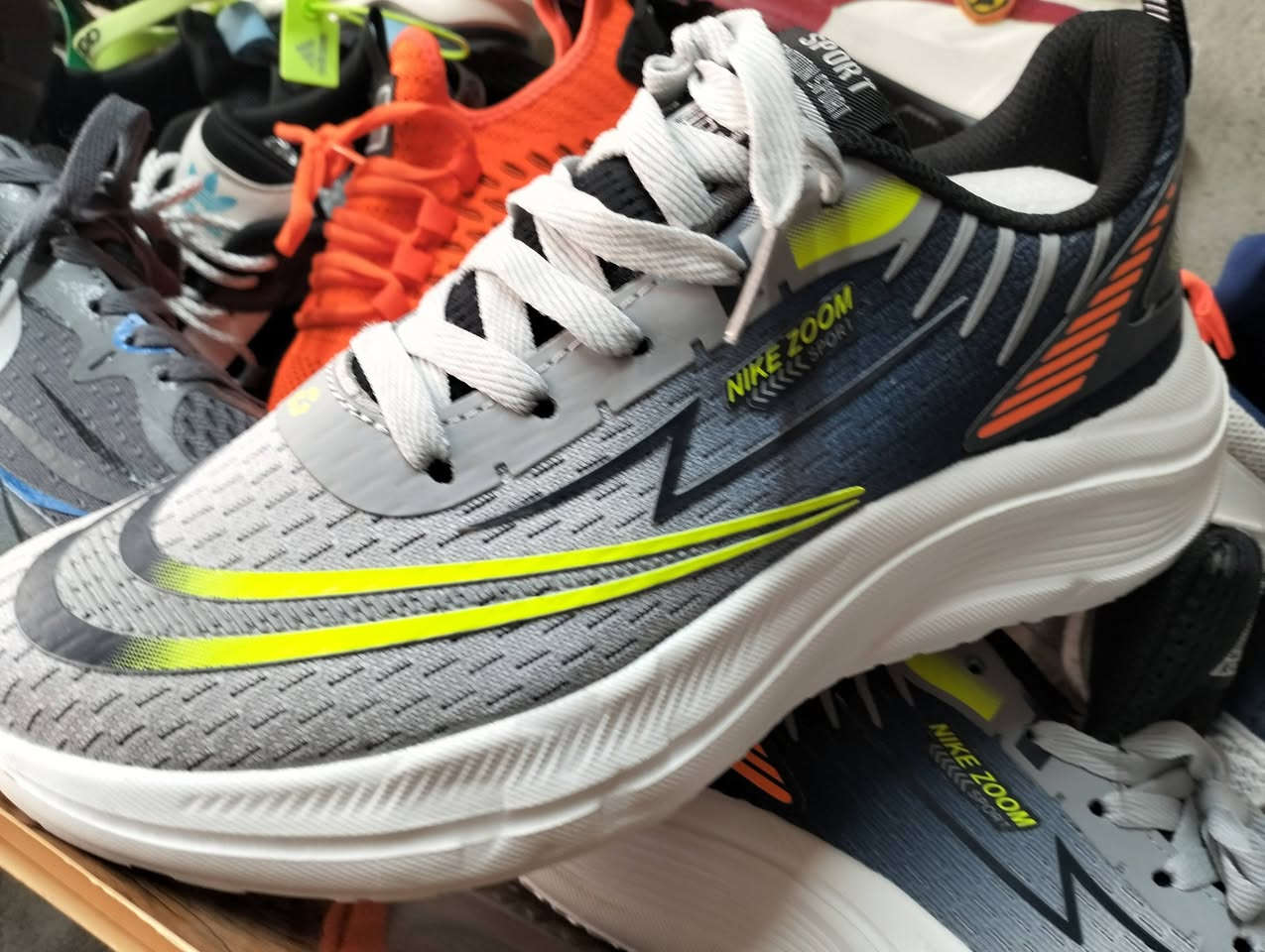 باله درجه اولى حي التحرير مقابل جامع ال البيت بل فرع السايدين مال قوزي الصقال اول شارع عل يمين السعر حسب القطعه الحجام من40 الى 46 تاريخ 10/2اي ستفسار على مازنجر أو وات ساب ***********
