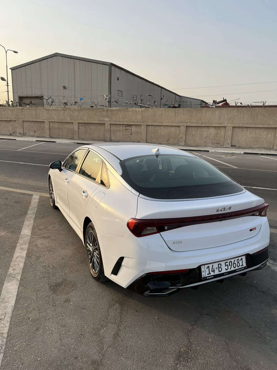 السلام عليكم
K5 للبيع 
مديل 2023
وارد أمريكي صور الحادث داخل المنشور 
السيارة حره بأسم البائع 
السعر 185$
الرقم ***********
