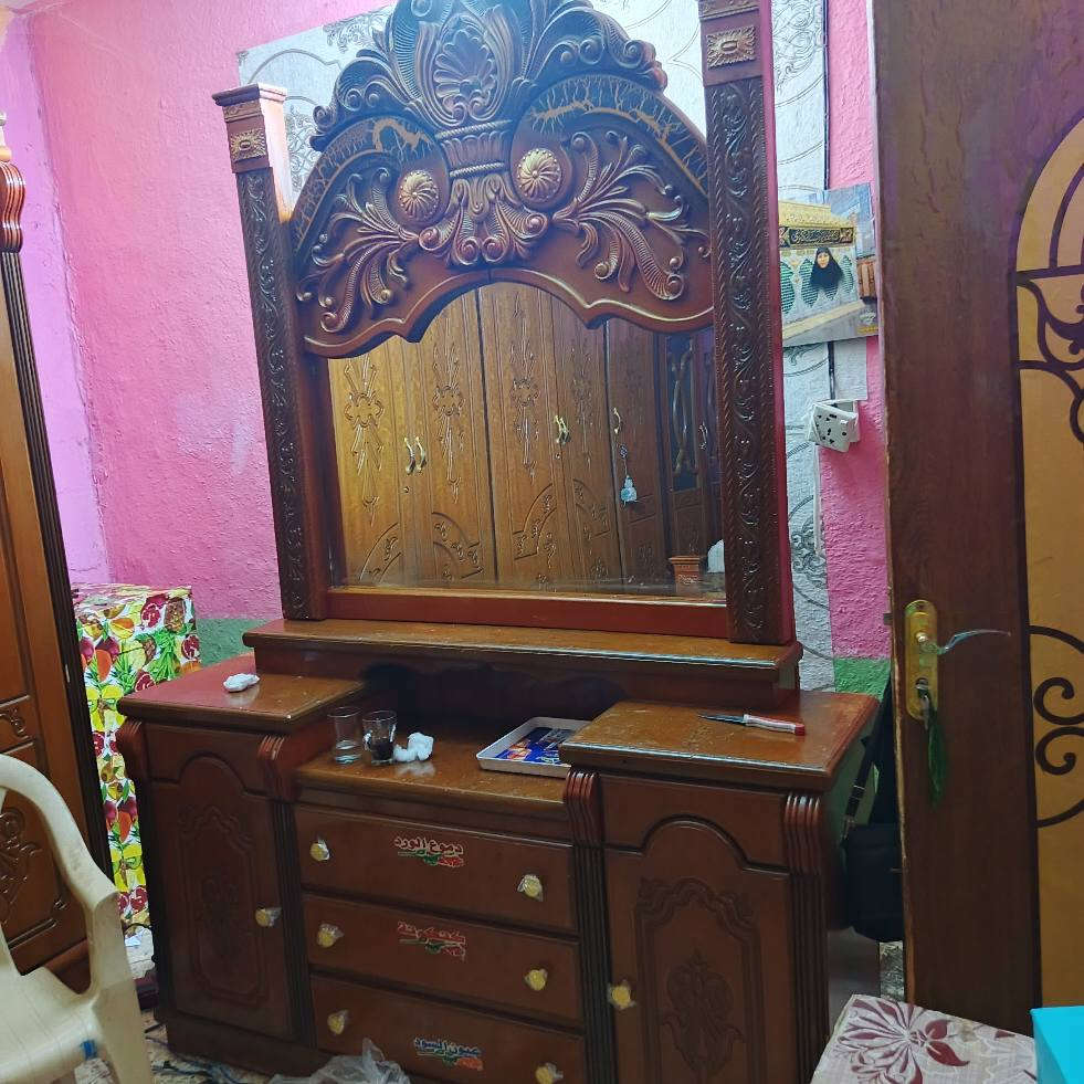 غرفه اخشاب تسكام الثقيل والقران مليونين سويتها ورايدها 700قفلها اي خلل ما بيها نضافتها 80٪النقشه مال التاج مال الجربايه واكعه موجوده عنوان ناصريه مدينه الصدر*********** ناصرية, ذي قار
