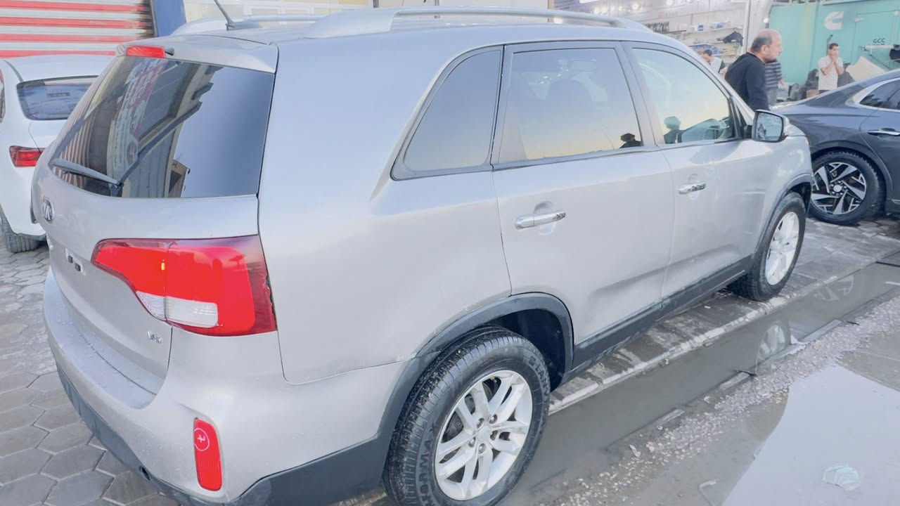 سلام عليكم كيا سورنتو 2015 ادوات كصه جنطه  بانزين بانزين سته سلندرV6 سبعه راكب كير مكينه حداديه جاهزة دخول جديد ارقام وسنويه انكليزي شمالي سياره تخبل  ماشيه 115 حقيقي وكلش جديده  سعر62 وبيها مجال للشراي مكانها نجف للاتصال***********
