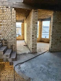 يوجد بيت هيكل للبيع طابقين مساحه 150 م  07706285704