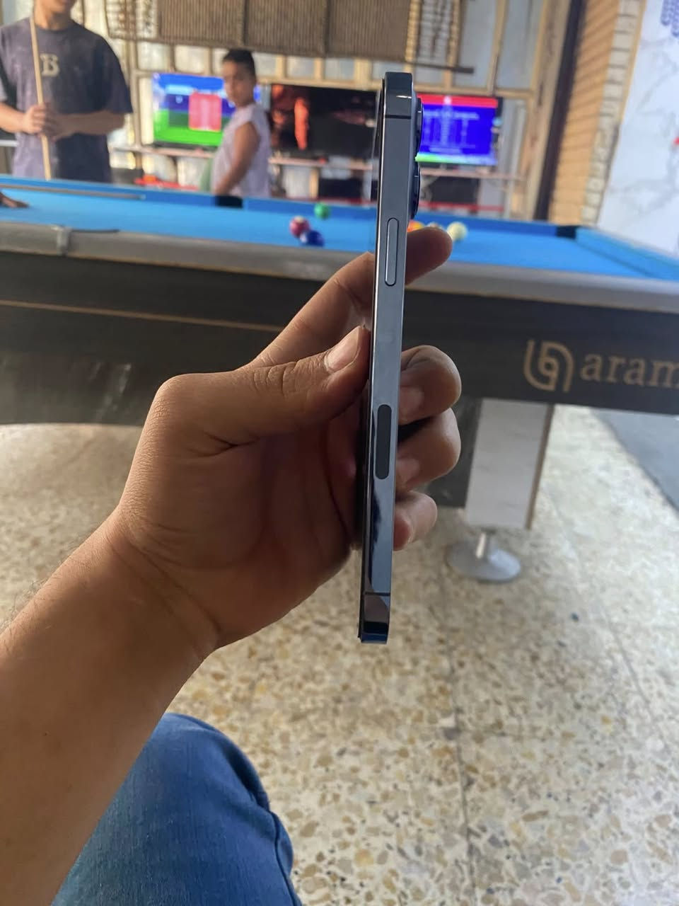 السلام عليكم
ايفون 13 برو ماكس 
بطاريه 89 غير مبدل بلادي 
ذاكره 256 g
الجهاز نضيف مال بيت يعني شحن ما واصل 25 اقل شي يوصل 30 واشحن نضافه الجهاز 95‎%‎الجهاز إذا مفتوح برغي يرجع وكروتك عليه مكاني بغداد الكرخ 
السعر 735 وبي مجال بدون ملحق 
الاستفسار ***********
تحياتي للجميع 💙
@
