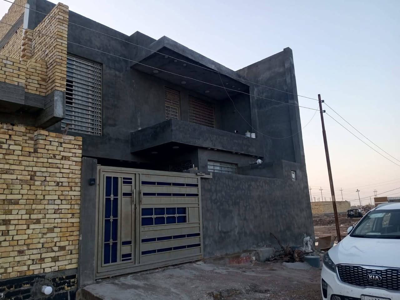 بيت للبيع طابقين طابو صرف المساحه 200 الكرادي قرب مستشفي العزل الاتصال او واتساب ***********
