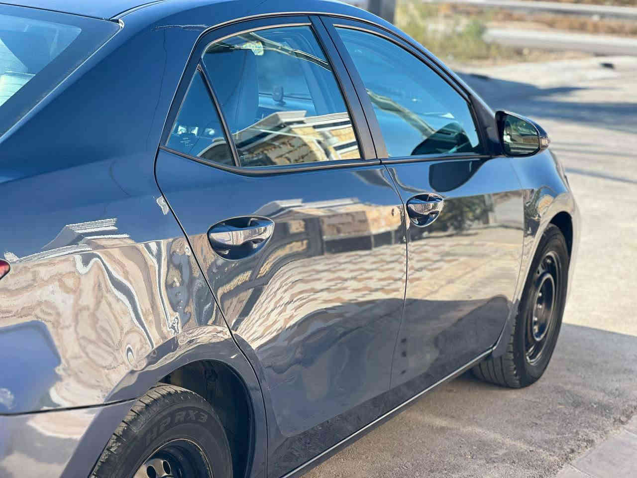 سلام عليكم كورلا اس اي فول مواصفات عدا الفتحه ولبصمه 
موديل 2018 اس اي . رادار شغال حجر بيئه موجود  تحديد مسار مانع انزلاق  نظام ايكو  وسبورت وعادي لايت زنون ااا
عالي ناصي ابلادي شركه .. بجم كبس .. ظررها من امريكا ...
جاملغ خلفي فقط  ..  صدر امامي خلفي جديد  .. تحكمات ستيرن  شفتات استيرن  كشنات جلد وبعد مواصفات ل ايس
معروفه سيارة جديدة ومال جناي .. لشراي يتصل ع الرقم فقط مكانها ديالى ناحيه الوجيهية ‏‪***********‬‏ 
السعر 133 وبي مجال
