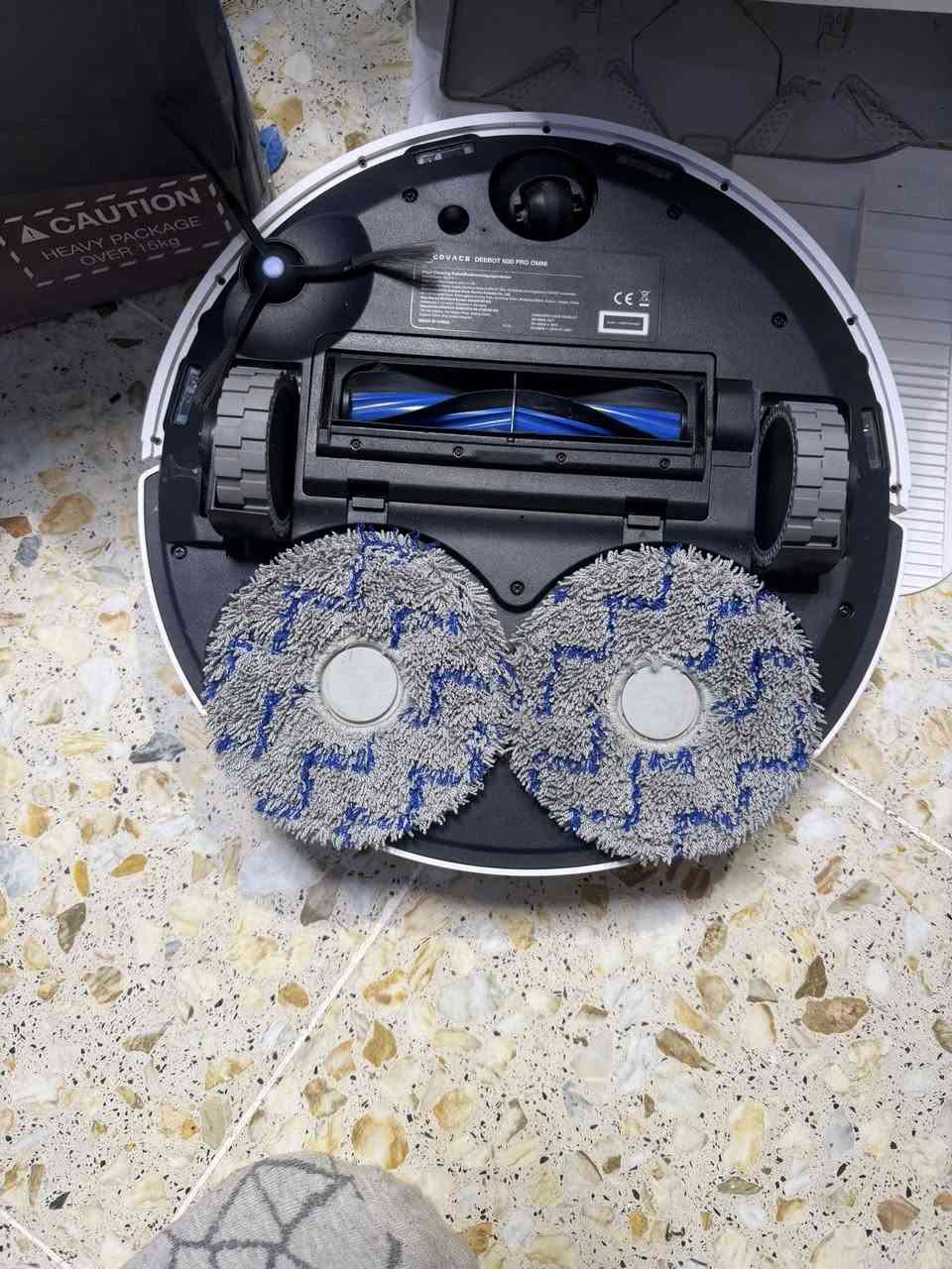 سلام عليكم 
متوفر مكنسة نوع Ecovacs n30  مستخدم 
أهم المواصفات
قوة السحب 10000باسمال 

نوع التنقل: LDS
تجنب العوائق: بالليزر
أنواع التنظيف: كنس، مسح، كنس ومسح، كنس ثم مسح
نظام المسح: OZMO Turbo
كشف السجاد بالموجات فوق الصوتية: نعم
رفع الممسحة تلقائيًا: 0.35 بوصة
تعديل مستوى الماء: منخفض، متوسط، مرتفع
سعة صندوق الغبار: 350 مل
جمع الغبار تلقائيًا: نعم
سعة كيس الغبار: 2.6 لتر
سعة خزان المياه النظيف: 3.5 لتر
سعة خزان المياه المتسخ: 3 لترات
تجفيف الهواء الساخن: نعم (مدة 2 ساعة افتراضيًا)
كشف مستوى الماء المنخفض: نعم
نوع الفرشاة الرئيسية: غير عائمة
خاصية منع التشابك: نعم


**إذا كنت صاحب هذا الإعلان وتريد حذفه لأي سبب، رجاءا أرسل رسالة إلى الدعم الفني**