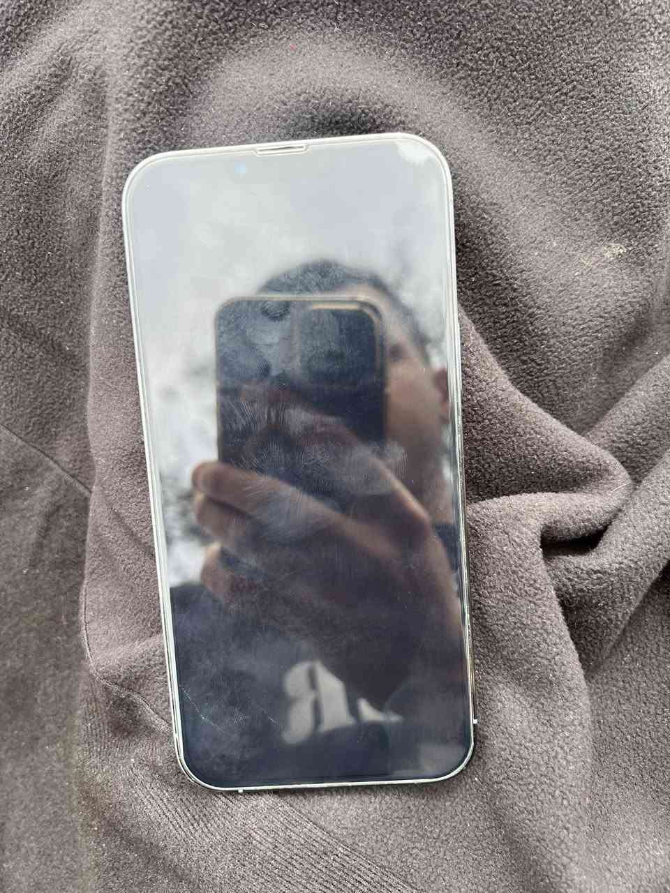 السلام عليكم ايفون 13برو ماكس جهاز نضيف استخدام شخصي نموذج L امريكي بطارية 83 اللون البحري جهاز وتر بروف مكفول من كلشي عل فحص كارتونه وملحقات ويا السعر 750 وبي مجال للشراي رقمي : ***********
