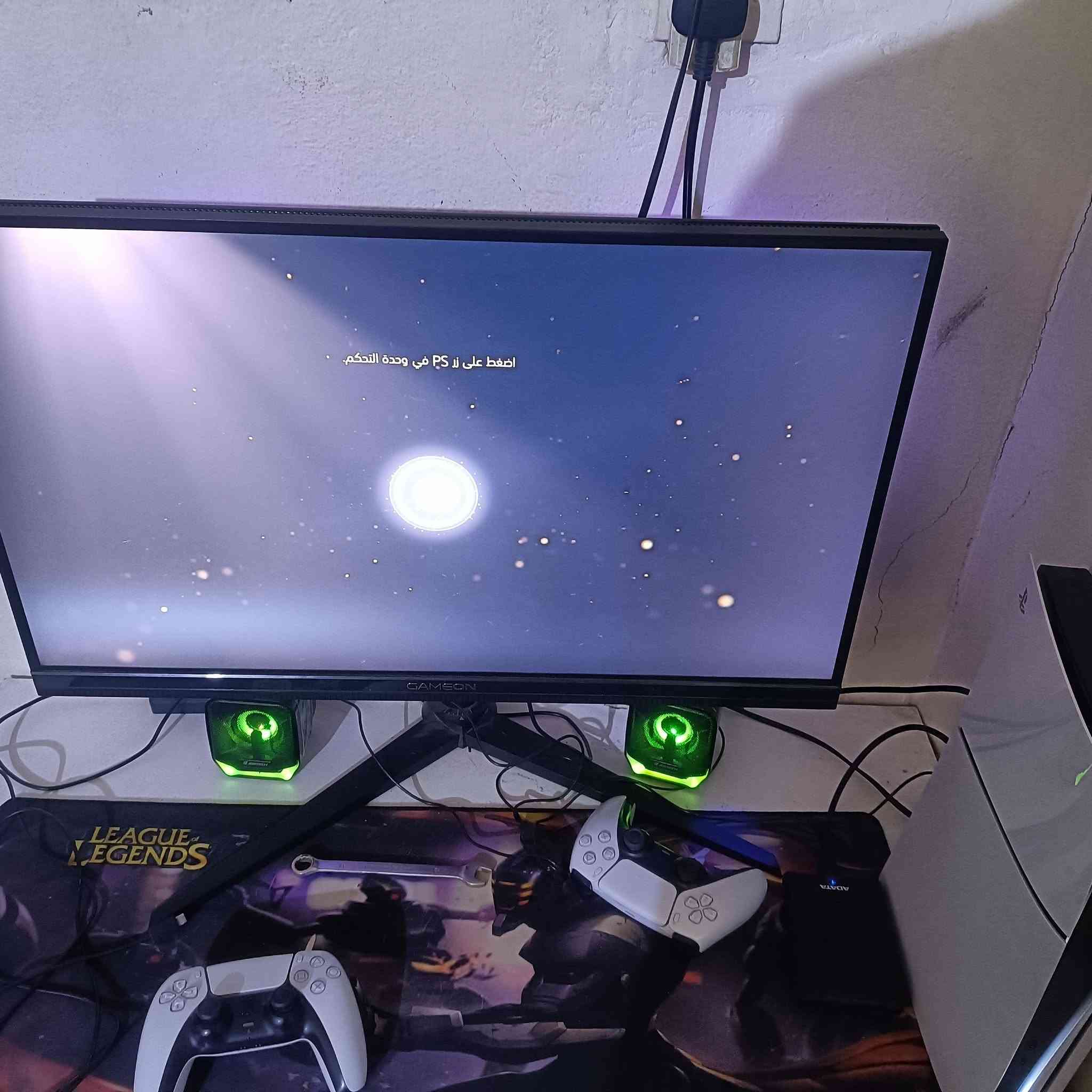 شاشه من شركه gameon حجم الشاشه 27 ودقه الشاشهه 4K وتدعم منفذين HDM هرتزيه الشاشه 180HZ غراضه كامله 
وتدعم RBG خلف الشاشه + سماعات هديه مع الشاشه السعرر 250 وبيه مجال للستفسار ***********
