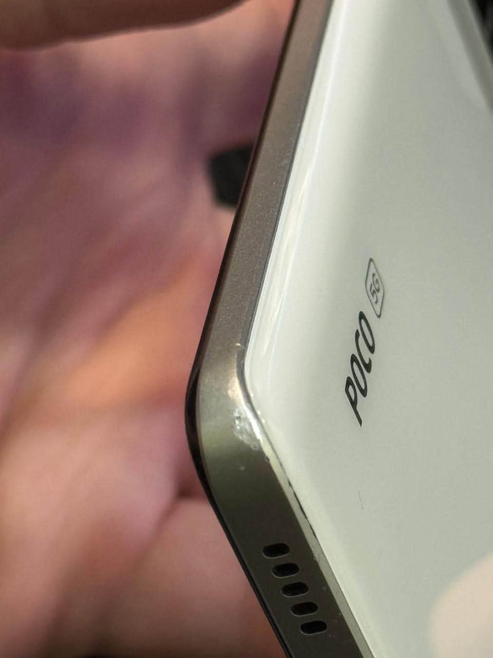 Poco f5 pro للبيع
تقريبا صارله عندي سنتين نسخة عالمية وياه الكارتونه والشاحن ، الجهاز مداخل صاينة ابد تجي تفحصه وتشوف النظافة مالته ، مثل مموضح بالصور بي كرضات خفيفة اثر وكعة خفية ومكفول الجهاز
موصافته:
Amoled 120hz 2k
512gb 12gb ram
Snapdragon 8+ gen 1
 5160 mah 67w
يشغل 120 فريم على اغلب الالعاب 
مكاني بغداد العامرية السعر 280الف وبي مجال بسيط


**إذا كنت صاحب هذا الإعلان وتريد حذفه لأي سبب، رجاءا أرسل رسالة إلى الدعم الفني**