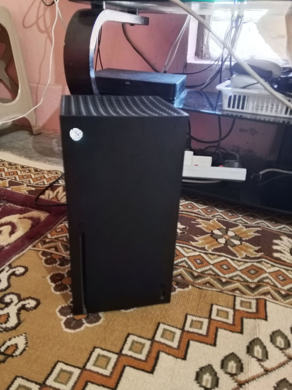 السلام عليكم، للبيع جهاز إكس بوكس سيريس إكس (أقوى كنسول في العالم) 
المساحة: 1 تيرا بايت (1TB SSD).
تاريخ الصنع: شهر يوليو (7) 2023.
الحالة: الجهاز أخو الجديد، نظيف جداً، ولم يخضع لأي صيانة.
الملحقات: كامل أغراضه الأصلية موجودة (الكرتون، اليد الأصلية، كابل الـ HDMI 2.1 الأصلي، وكابل الكهرباء).
المميزات:
يدعم دقة 4K حقيقية وسرعة تصل إلى 120 إطار.
تقنية التحميل السريع جداً (Quick Resume).
الجهاز هادئ جداً ولا يوجد به حرارة.
السعر: (600الف) 
الموقع: (جمجمال)
التواصل: عبر الرسائل أو واتساب (***********)
