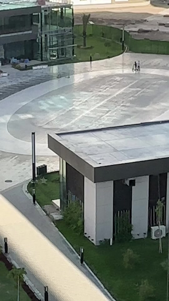 شقة مؤثثة فاخرة جاهزة للسكن تليق بيك ✅ شقة في مجمع البروج السكني مؤثثة اثاث فاخر    مساحة 174م غرفتين نوم ،3حمام.لوندري.مخزن،مطبخ،صالة واسعة،بالكون على المطبخ والغرف ،اطلالة نافورة  اتصل الان … ***********  📞 #مجمع_البروج_السكني #مجمع_البروج #شقة_للايجار_الشهري #مجمعات #بوابة_كلكامش_العقارية 
