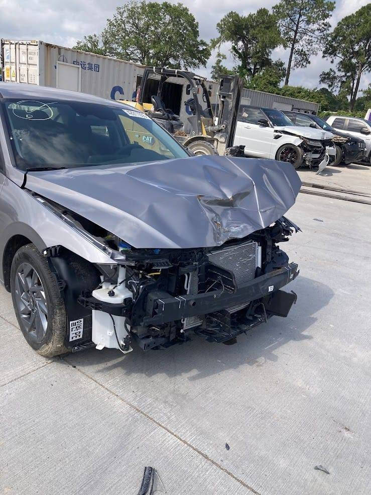 موديل 24 مواصفات SEL
حادث بنيد مبدل مال كصه الباقي بارد ما مصلح خفيف 
بدون لوحات 
السياره تحكم استيرن 
شاشه كبيره 
رادار امامي خلفي 
دشبول ترحيب الوان 
محرك 2000
المسافه المقطوعه 8 الف 
سعر 145 قابل لتفاوض

*********** واتساب اتصال
