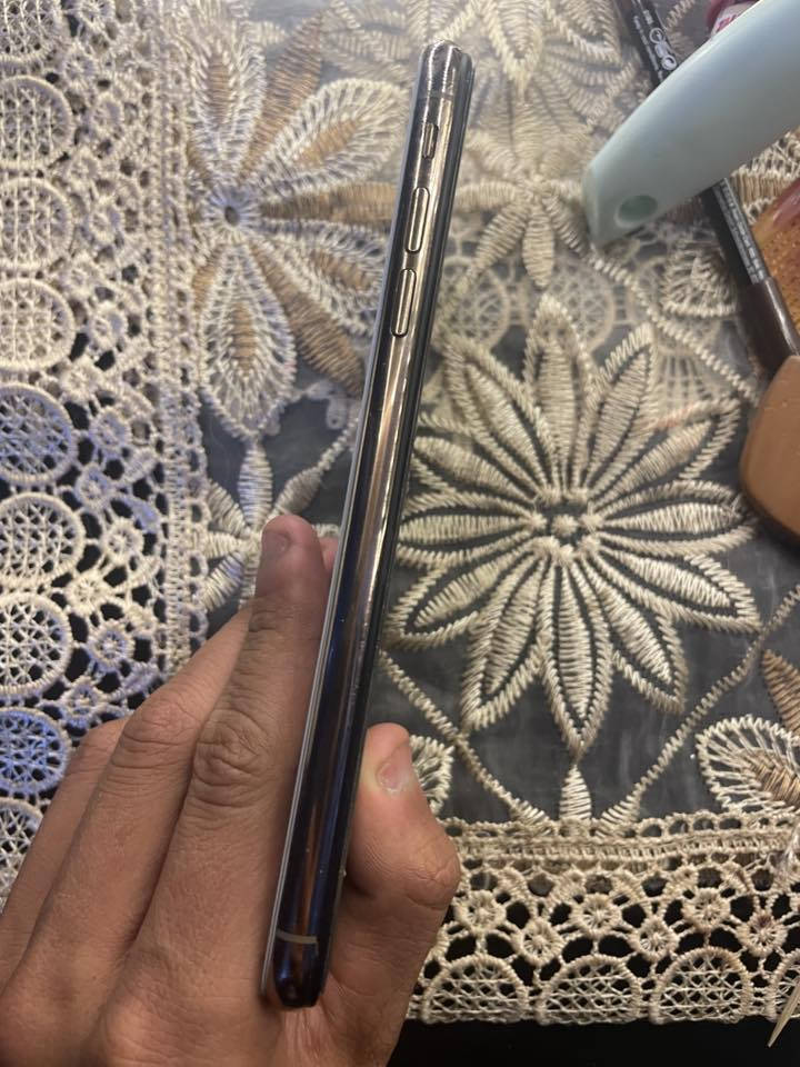 آيفون اكس إس ماكس ذ256 مبدل ضهر فقط بطاريه62 متصرف بلاديه سعر250 بي مجال بغداد ***********
