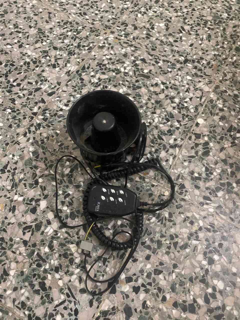غراض مال درجه للبيع أجهزه عدد ٢شغلات وصوتهن حيل عالي قفلهن ٢٠الف
لايتات هنا والجهاز مالهن بيهن ٣ ألوان قفلهن ١٠الف 

جهاز بيه عشر أصوات ٥قفله الغراض كلهن شرط يشتغلن 

مكاني مجمع الدور ***********
