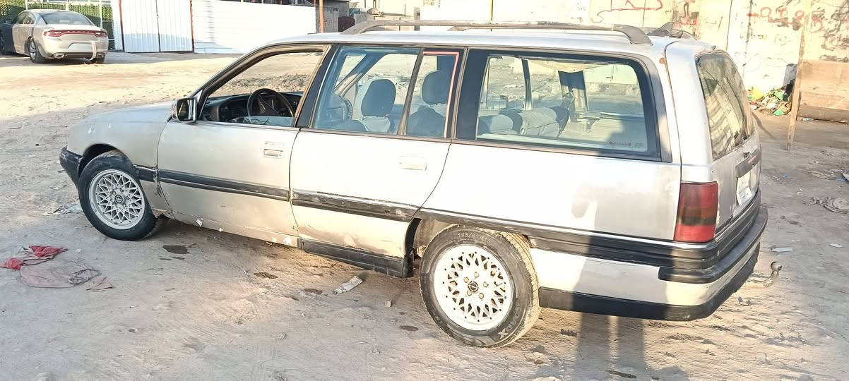 السلام عليكم وبل وميكا93 محرك 20 كير وتو مراوس بوبل صندوك ***********
