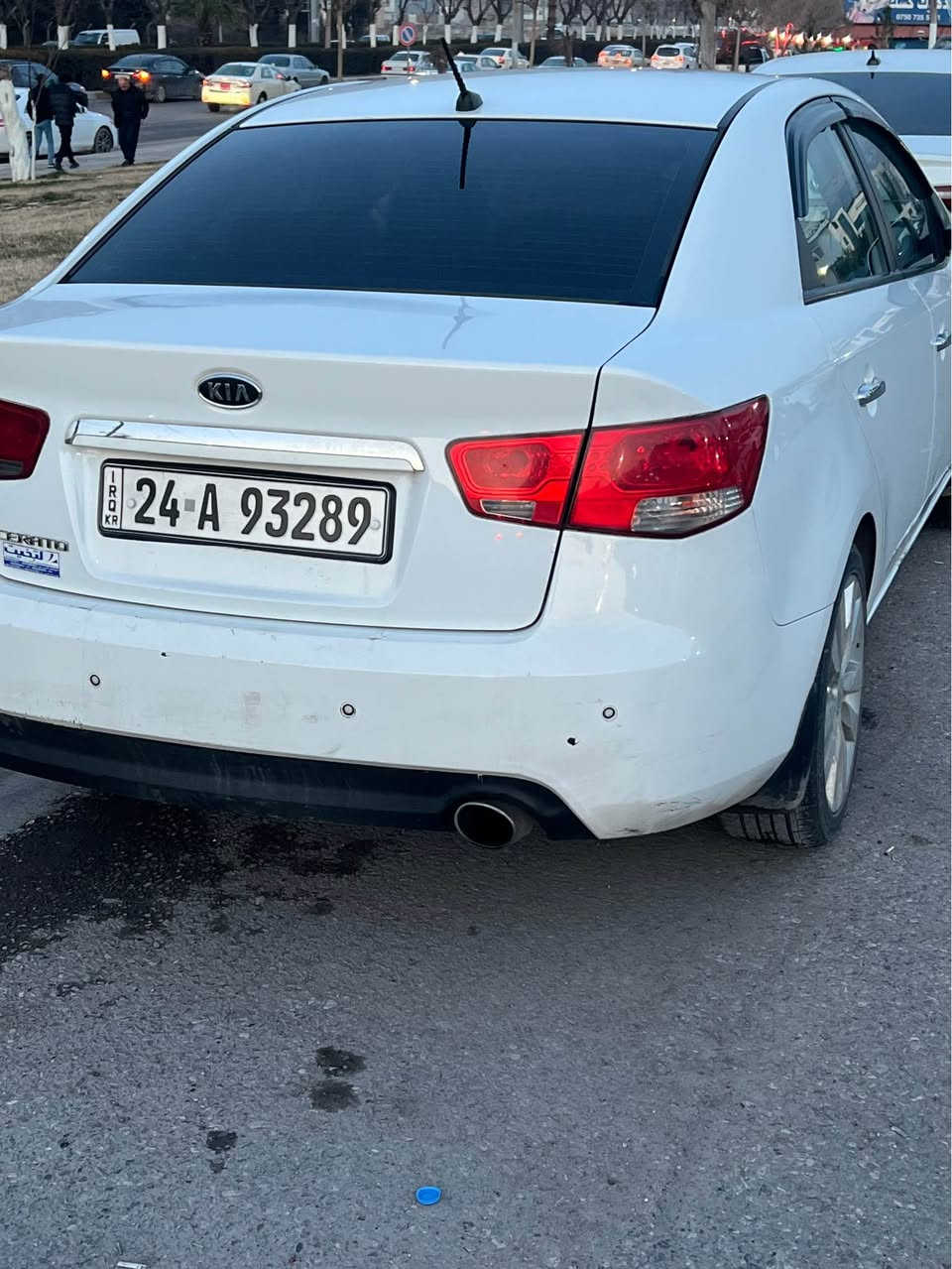 كيا سيراتو 
رقم سنوي جديد
طخم تاير باتري جديد
مرايات شفط تحكمات بلستيرن
ثلاثا كير شفتات كير بلستيرن 
السياره على وضع الشركه
مسجل وتبريد بيانو 
كير محرك بشرط لامفتوح لاملعوب بي 
جاملغ ونص بوند صبغ بلا شاصي بشرط 
المشي180كيلو
رقم تلفون*********** ***********
السعر 103$ دهوك, العراق
