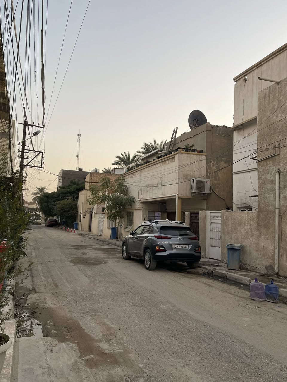 السلام عليكم 

الدار للبيع موقع ممتاز بناء قديم 

المساحه 171م الواجهه 14 م يعتبر ركن 

موقع الدار بغداد سبع ابكار نهاية شارع التوت الاحمر قرب حجي حسن المختار 

( سعر المتر 2750 قابل للتفاوض ) 

                        ⭕️ للأستفسار ⭕️

🌸 مراجعة شركة الشيخ للوساطه العقاريه حصرآ 🌸

الشيخ فلاح الجبوري          *********** 
ابو وسام                               *********** 
احمد الشيخ الجبوري                 ***********

                          📍موقع الشركه 📍

🌺بغداد سبع ابكار لشارع لرئيسي مقابل مطعم مندي لبلام🌺ض
