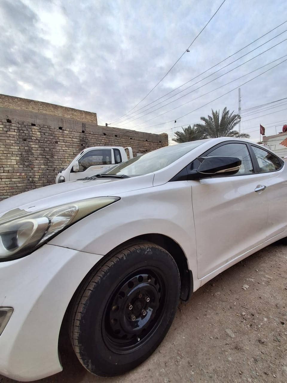 السلام عليكم للبيع النترا مديل 2014 خليجي الشركه العامه محرك 1800 السياره مكفوله من الدواخل.بيها باب السايق والخلفي صبغ رجع عليها ابو تكتك السونار بالمنشور رقم بغداد بسمي تحويل ثاني يوم  
السعر 120 وبيها مجال مكاني بغداد الاتصال ***********
